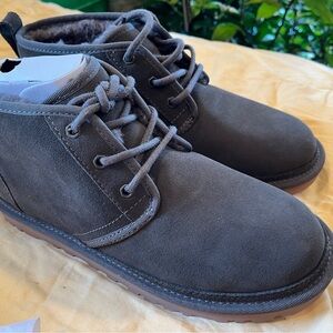 Ugg womens olive Suede Ankle Boots shearling new in box size 9 perfect